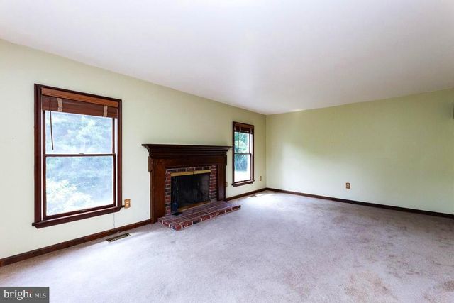 $800,000 | 4874 Executive Drive, Gainesville, VA 20155