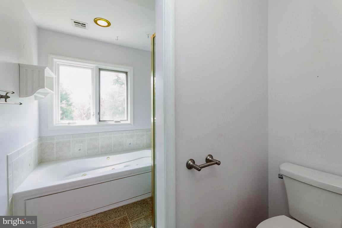 4874 Executive Drive Gainesville, VA 20155 - Photo 41 of 74 Primary upper-level suite bathroom