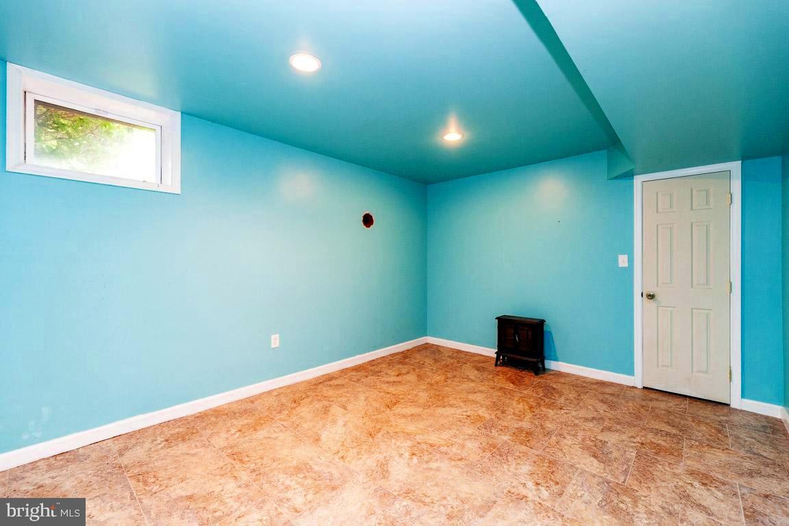 4874 Executive Drive Gainesville, VA 20155 - Photo 52 of 74 Lower-level office or Bedroom