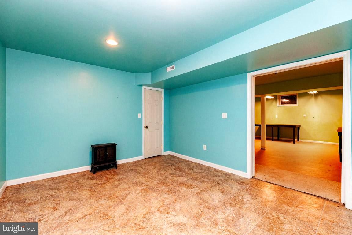 4874 Executive Drive Gainesville, VA 20155 - Photo 53 of 74 Lower-level office or Bedroom