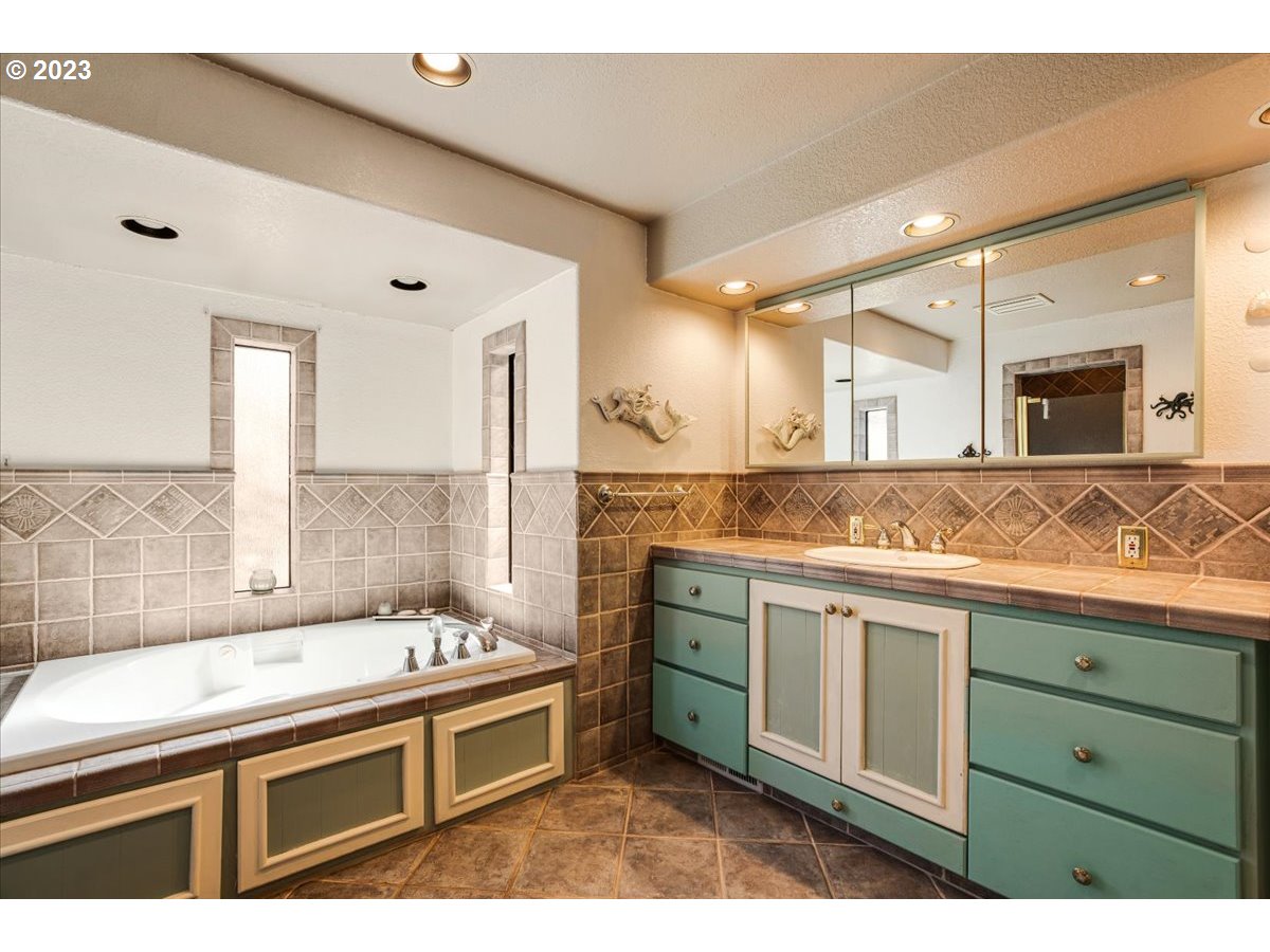 23411 Southeast Borges Road Damascus, OR 97089 - Photo 17 of 47 Gallery Image 17