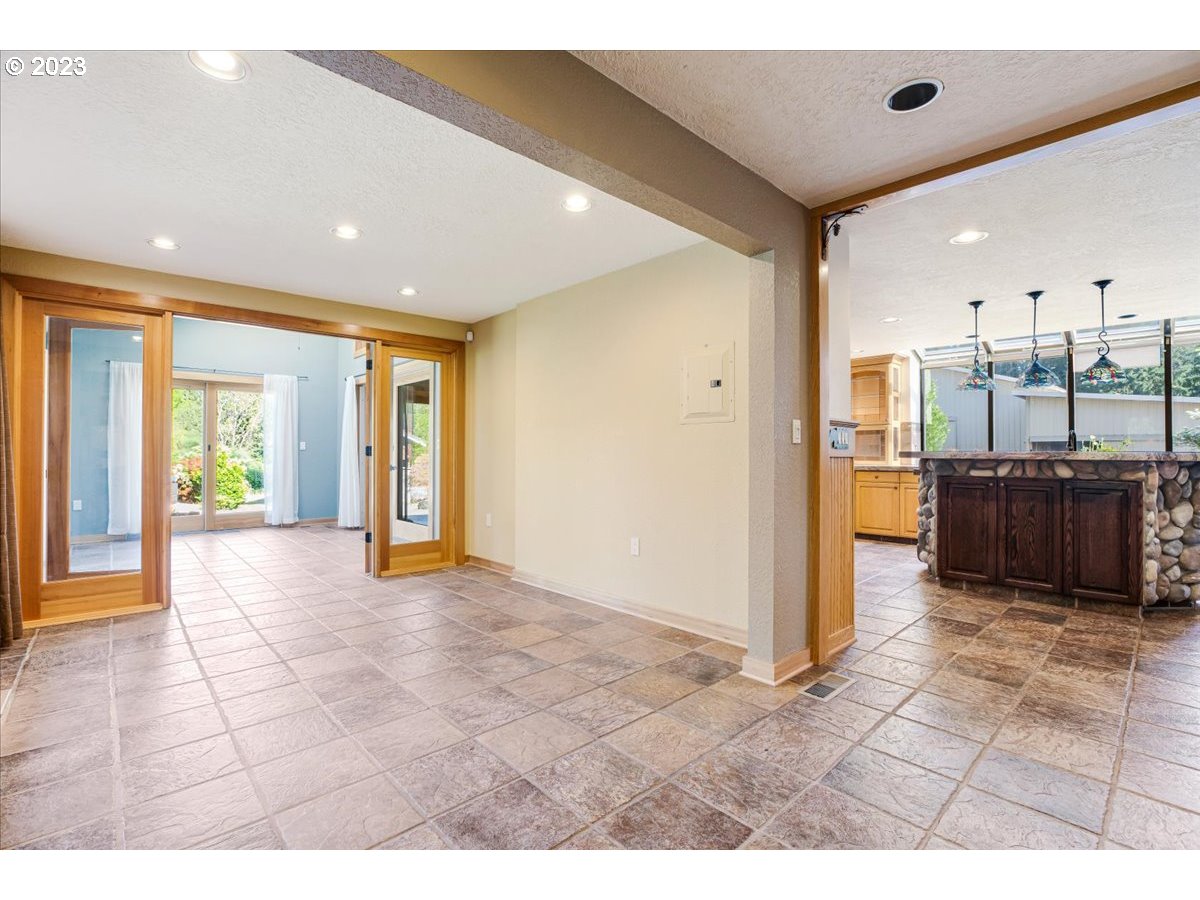 23411 Southeast Borges Road Damascus, OR 97089 - Photo 10 of 47 Gallery Image 10