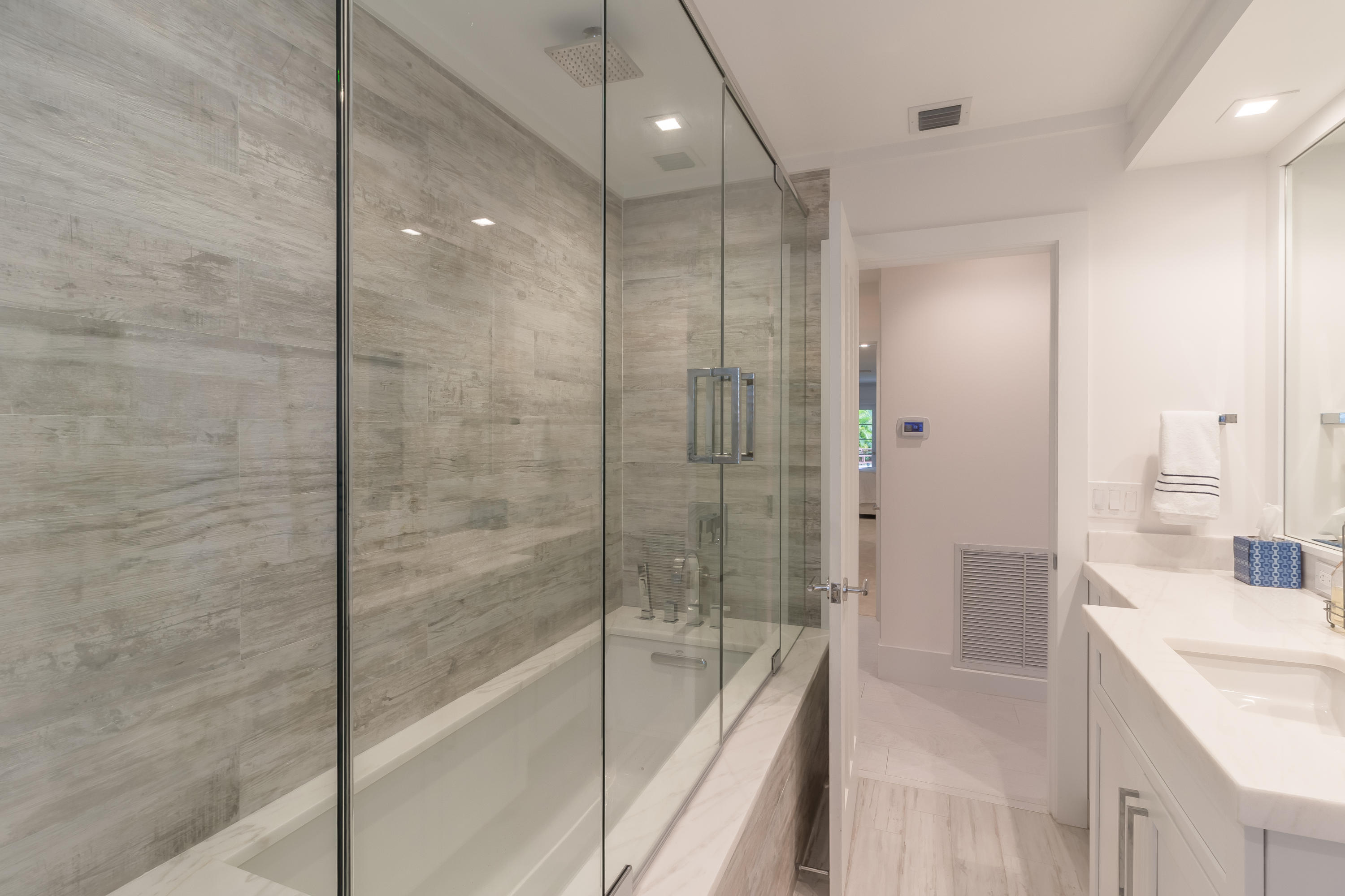 2099 Northwest 30th Road Boca Raton, FL 33431 - Photo 5 of 19 Guest Bath