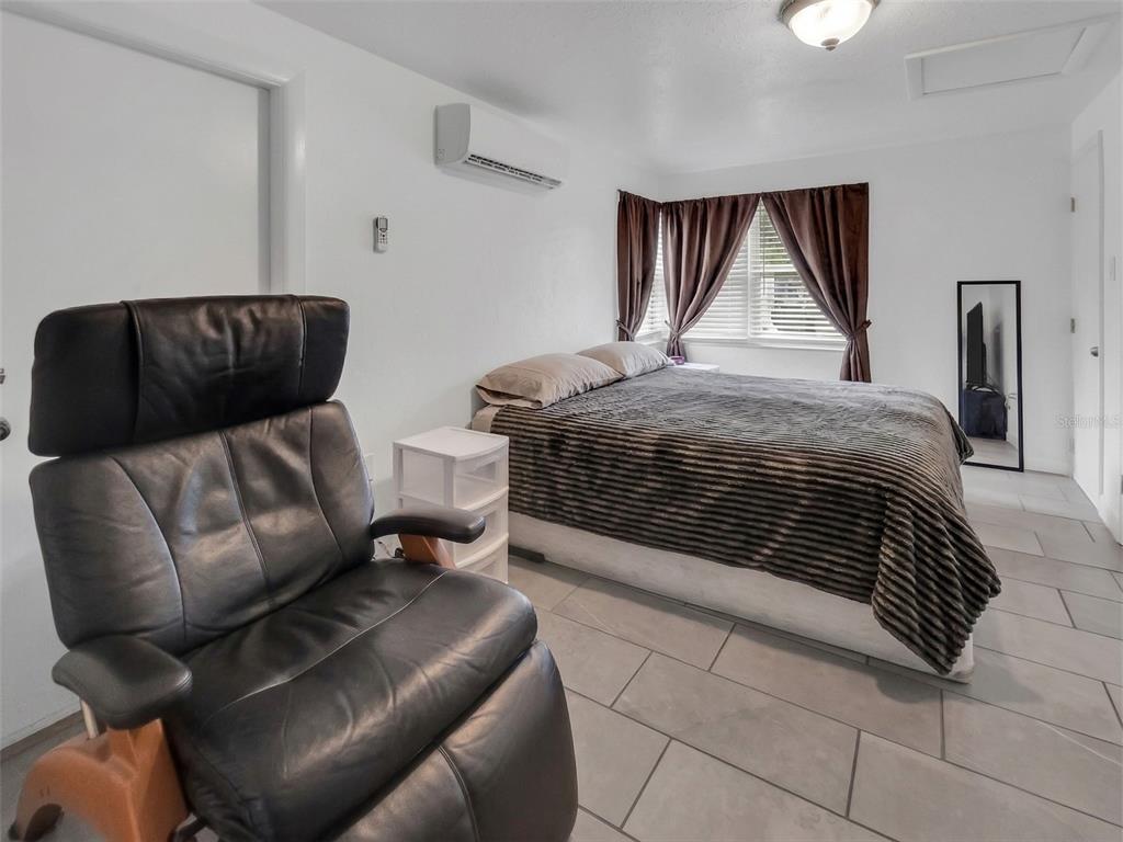 2600 Euston Road Winter Park, FL 32789 - Photo 12 of 36 a bedroom with a bed and a dresser