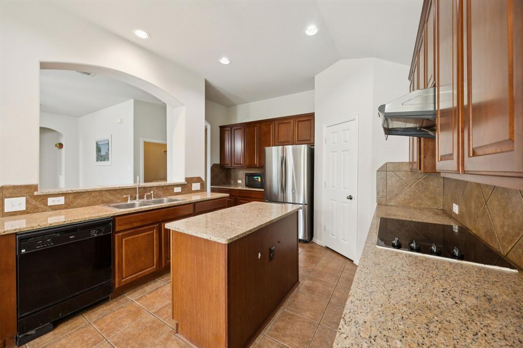 3501 Gravel Circle North Grapevine, TX 76092 - Photo 13 of 36 a kitchen with stainless steel appliances a sink stove and refrigerator