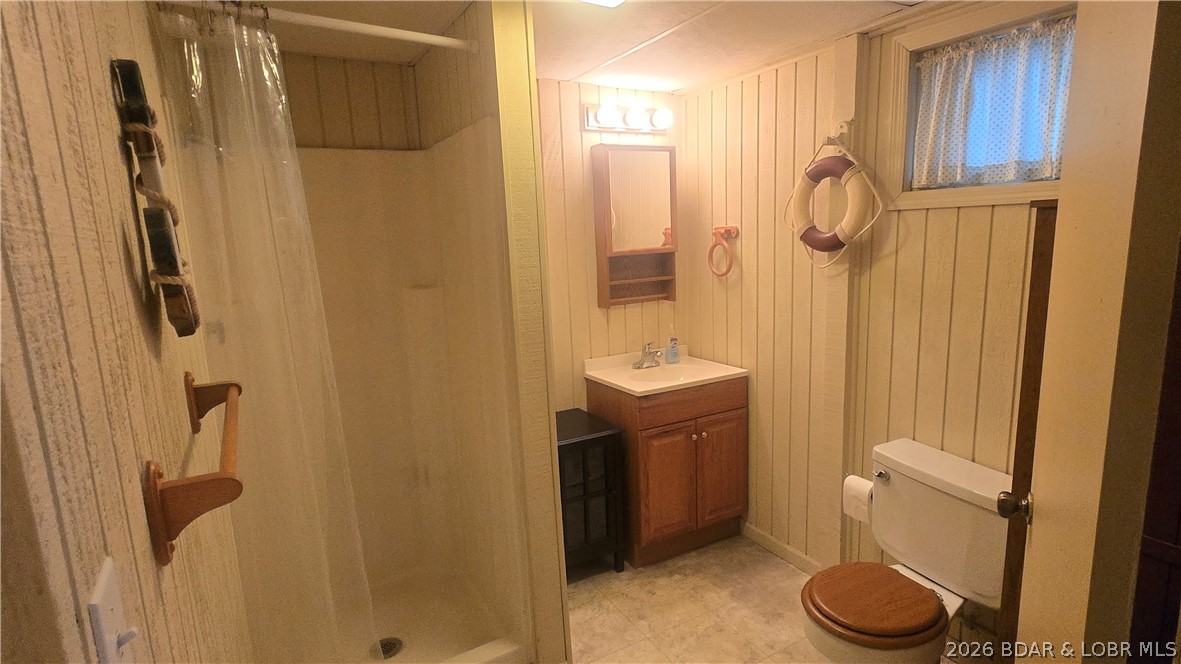 989 Coelleda School Road Roach, MO 65787 - Photo 28 of 37 Lower Bathroom