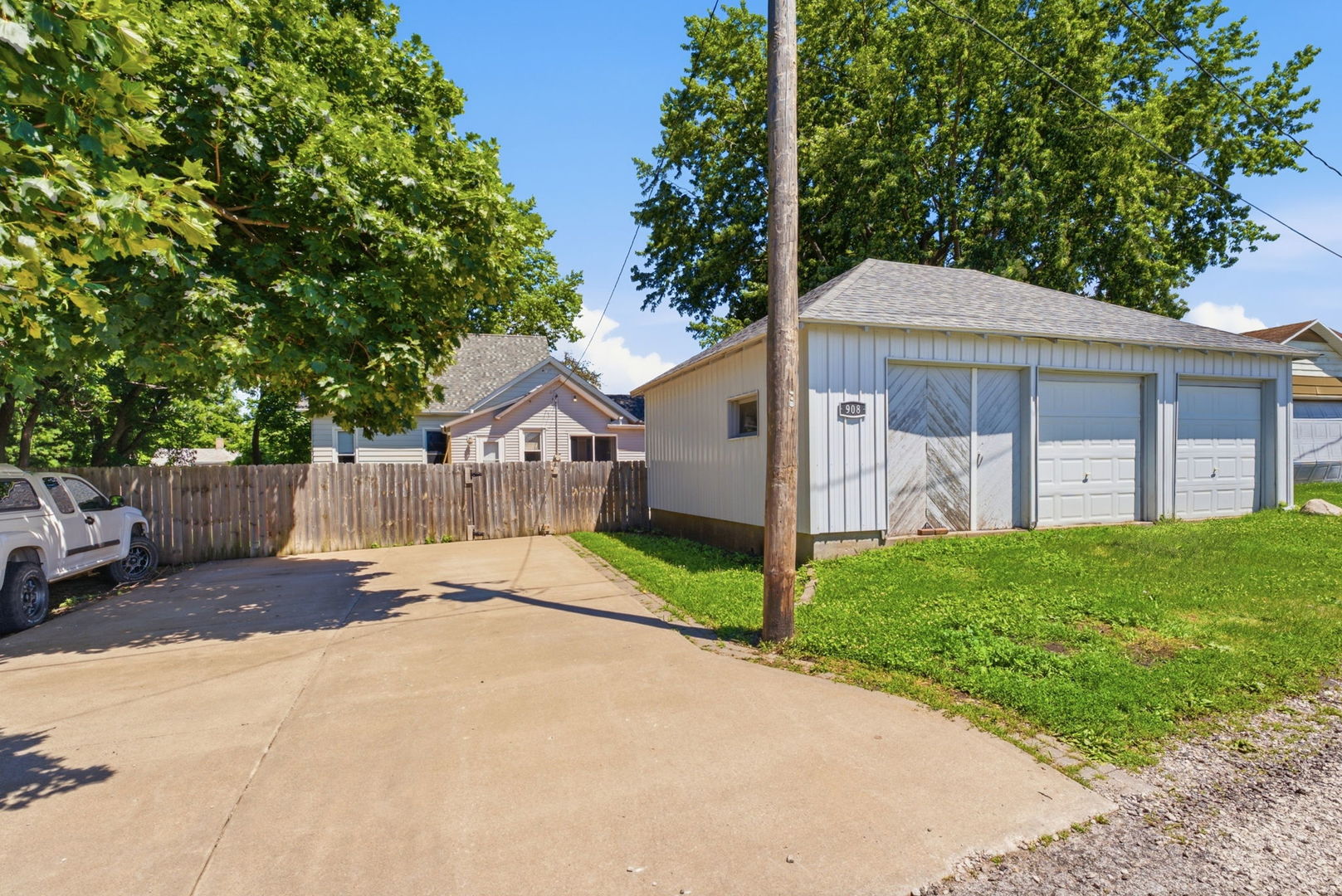 908 4th Street Orion, IL 61273 - Photo 3 of 27