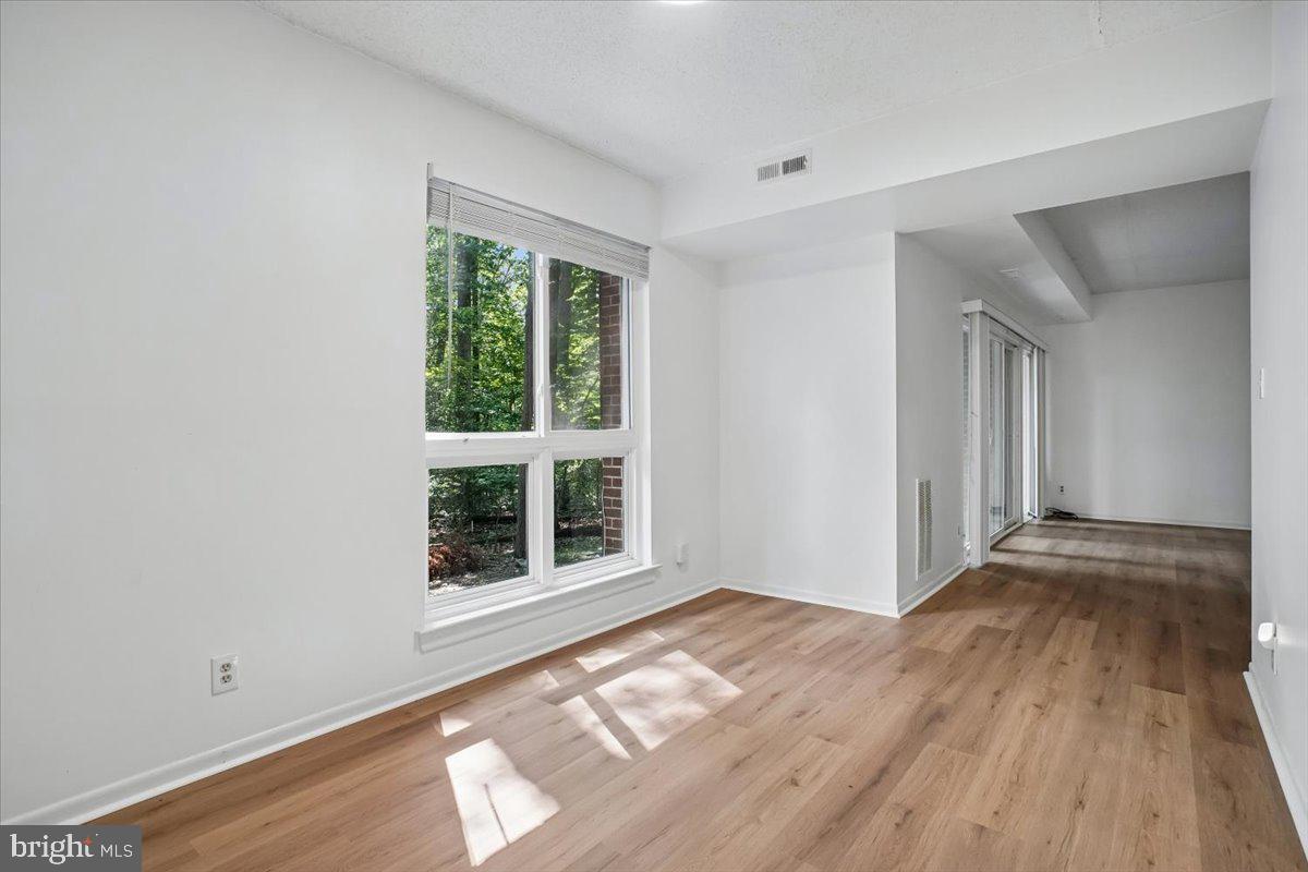 11805 Breton Court, Unit 1A Reston, VA 20191 - Photo 9 of 22 Dining room