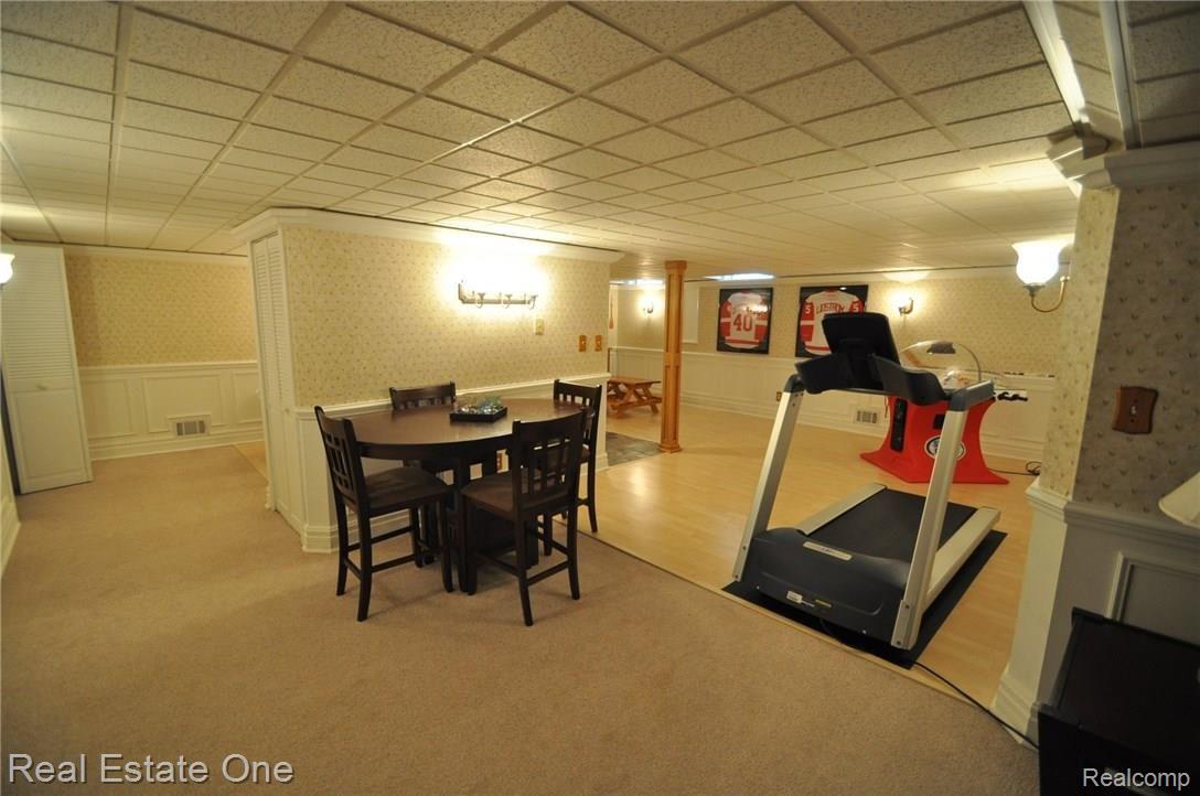 2025 Ridgefield Court Rochester, MI 48306 - Photo 22 of 30 21.JPG