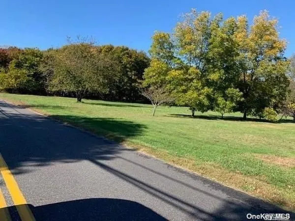 $2,075,000 | 385 New Suffolk Avenue, Mattituck, NY 11952