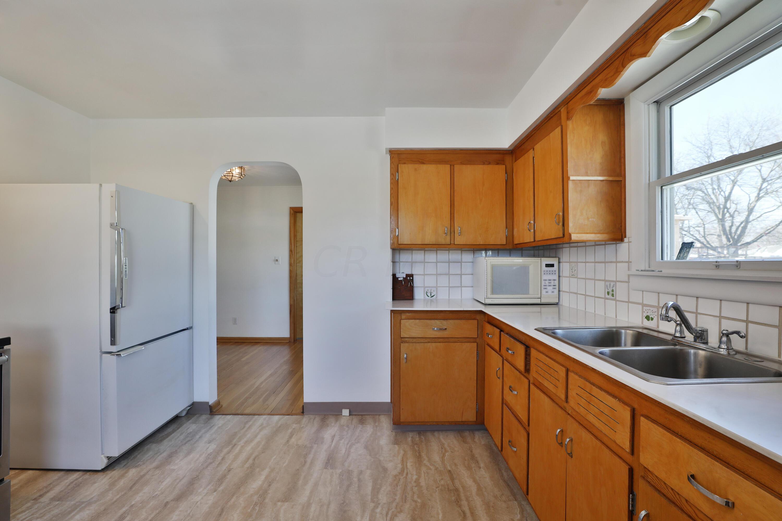 3231 Somerford Road Columbus, OH 43221 - Photo 10 of 35 Kitchen