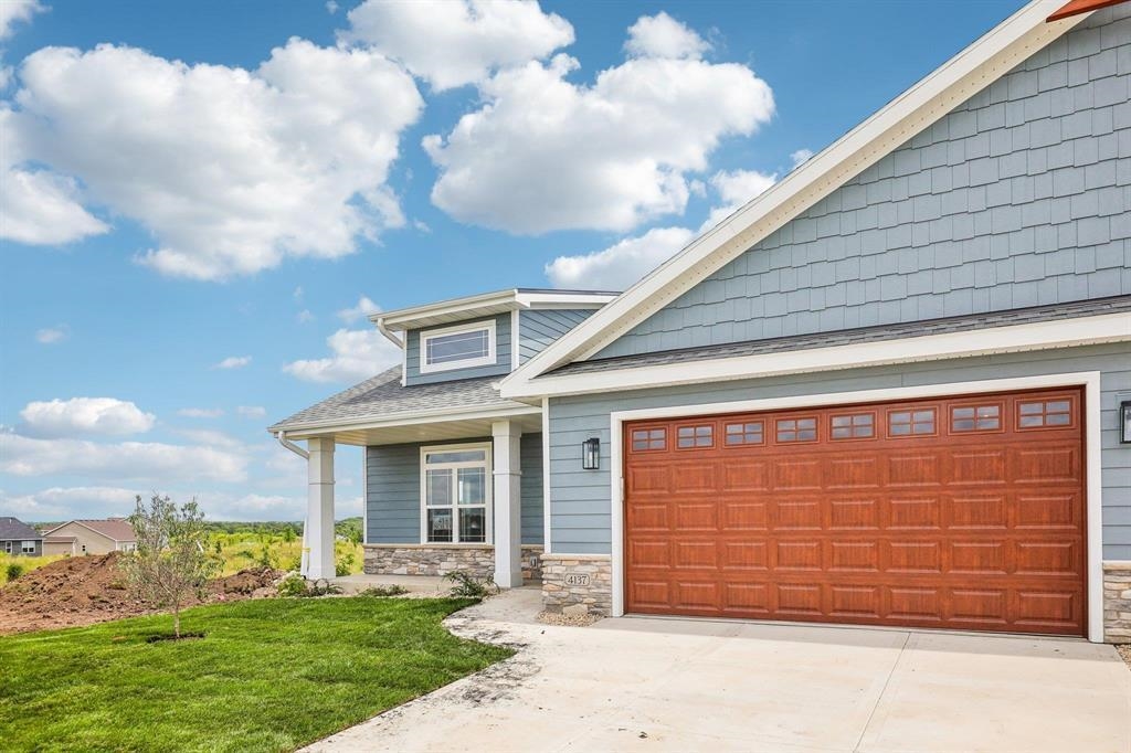 6475 Ridge View Way DeForest, WI 53532 - Photo 2 of 40