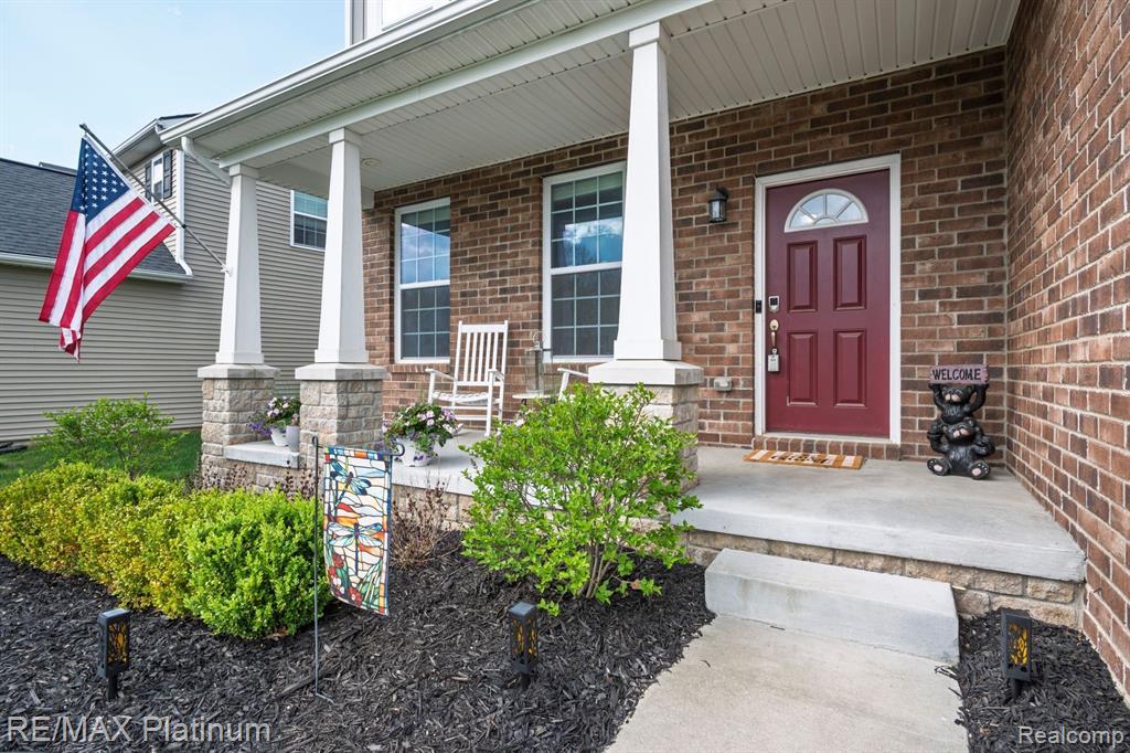 1402 Secretariat Way Howell, MI 48843 - Photo 4 of 37 Gallery Image 4