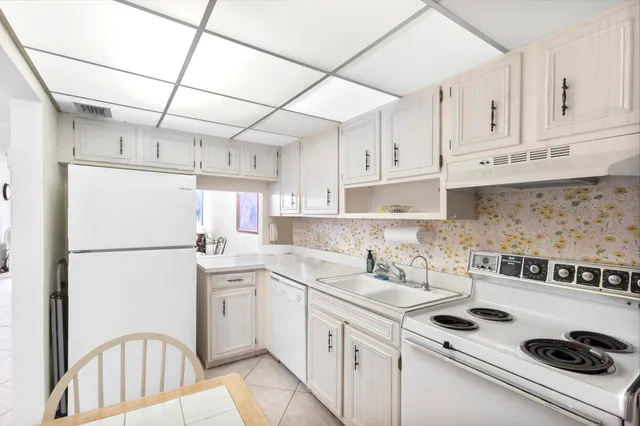 $1,900 | 4500 North Federal Highway, Unit 272H, Lighthouse Point, FL 33064