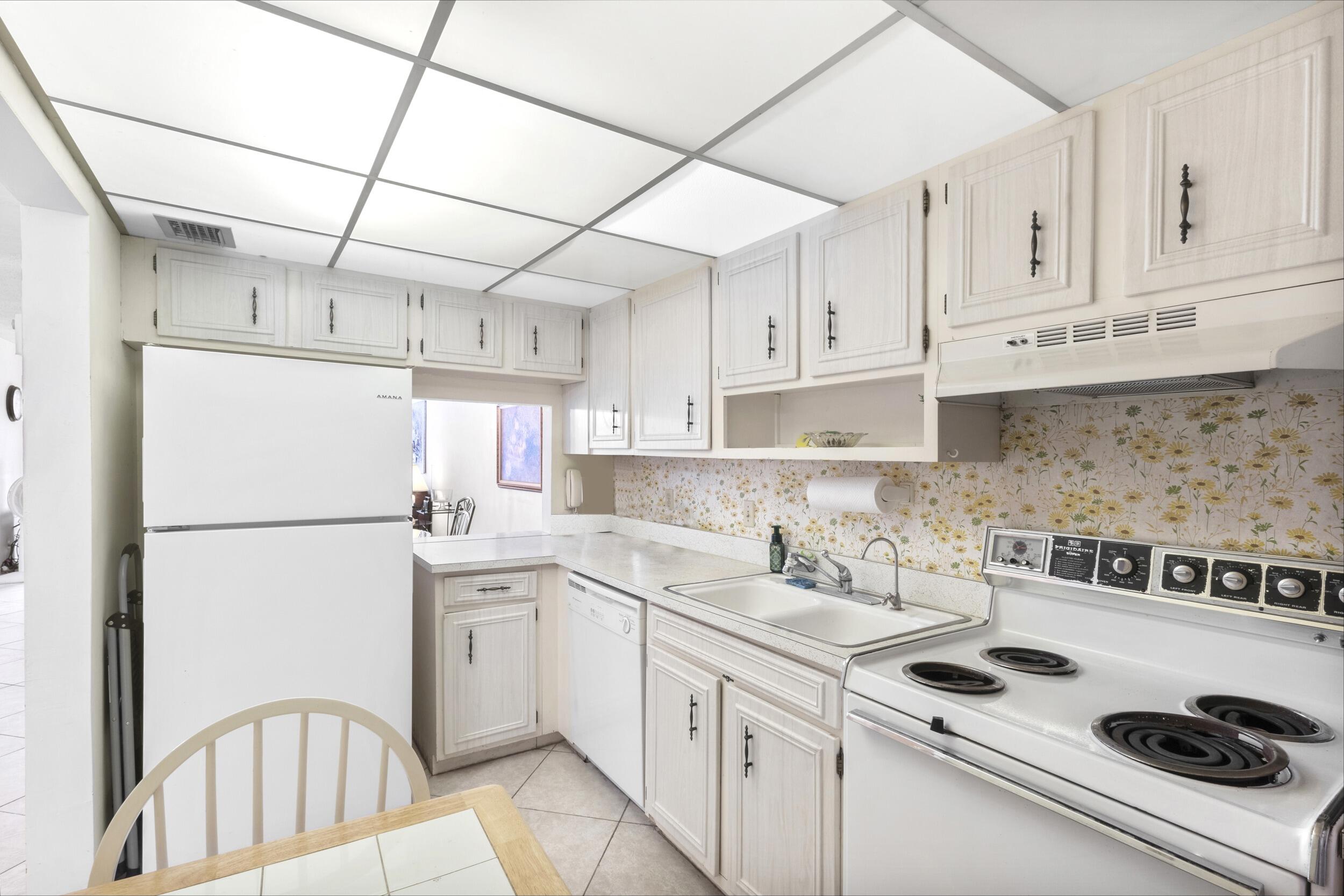 4500 North Federal Highway, Unit 272H Lighthouse Point, FL 33064 - Photo 7 of 30 a kitchen with appliances a sink and cabinets