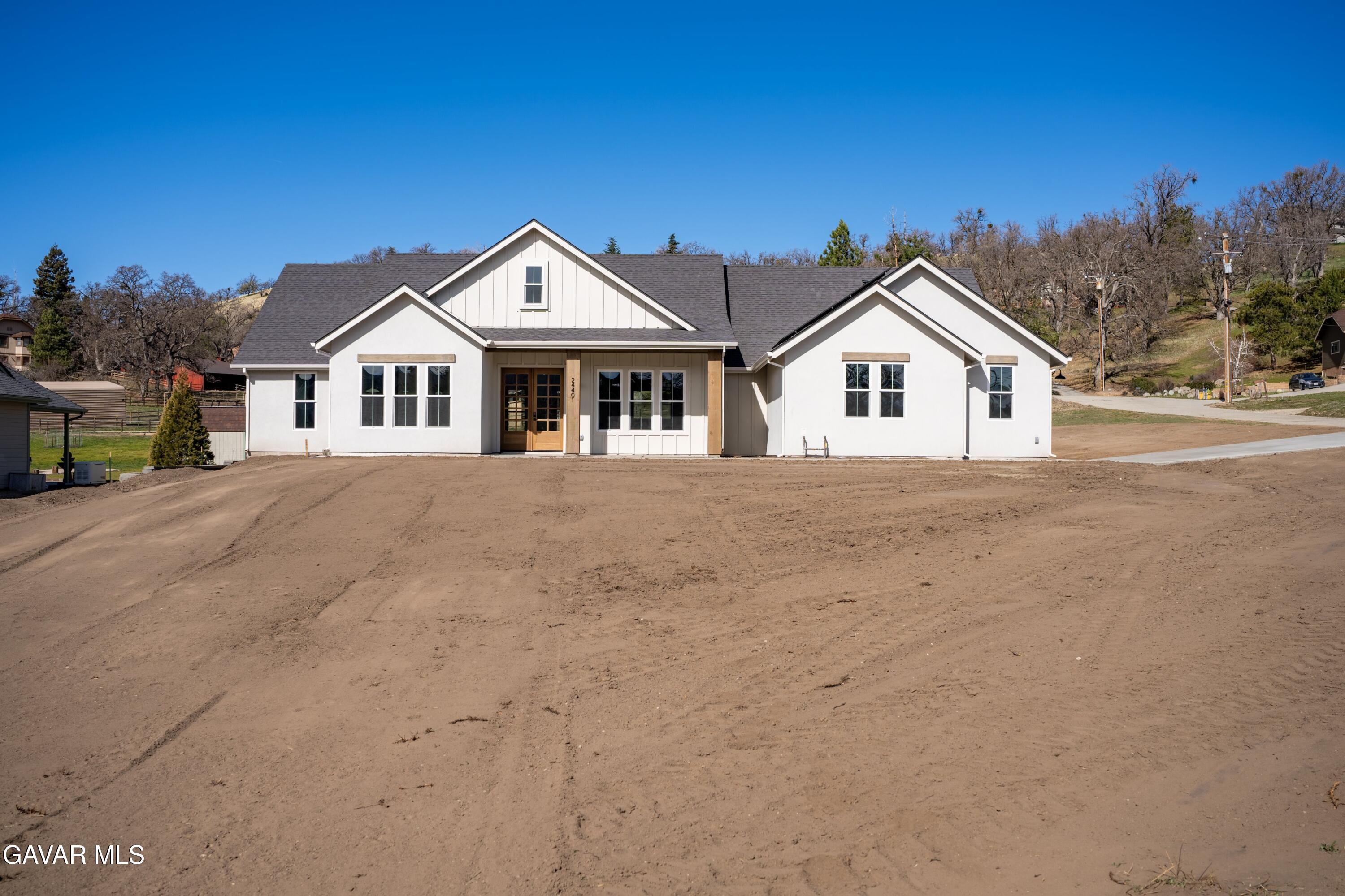 24401 Oaktree Court Tehachapi, CA 93561 - Photo 6 of 36 06-JYP02579-HDR