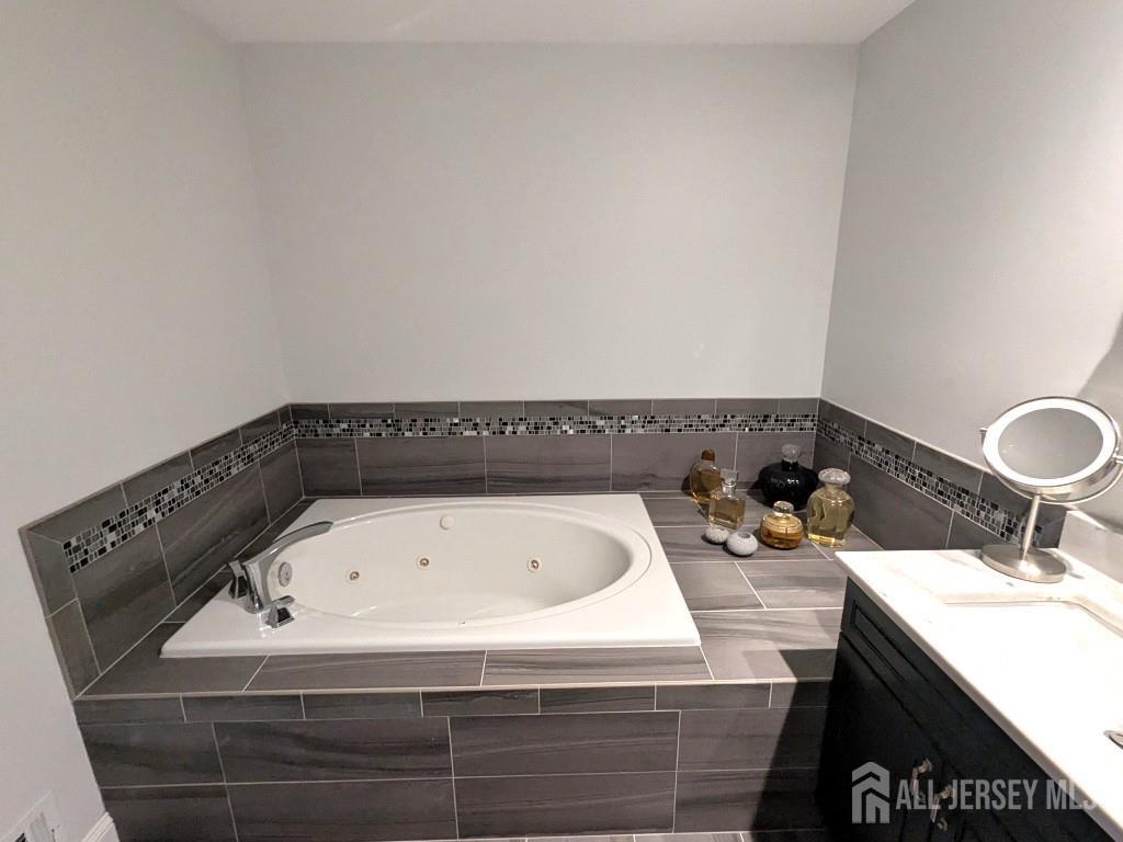 16 Dante Road Monroe Township, NJ 08831 - Photo 5 of 36