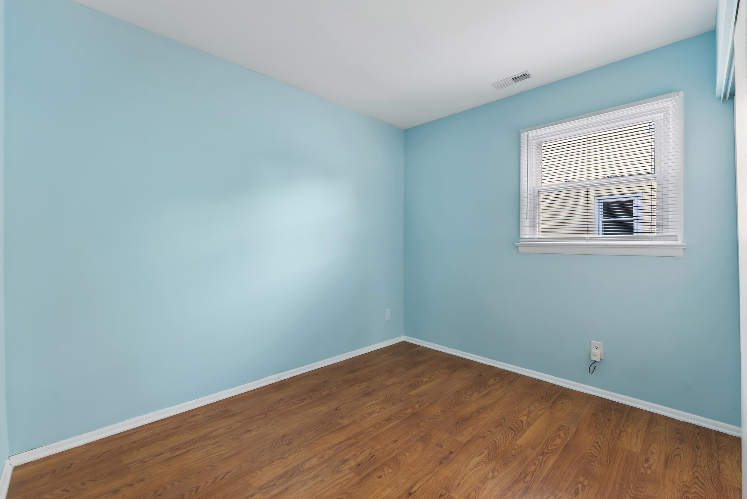 127 Broadway Villas, NJ 08251 - Photo 19 of 30 an empty room with a workbench