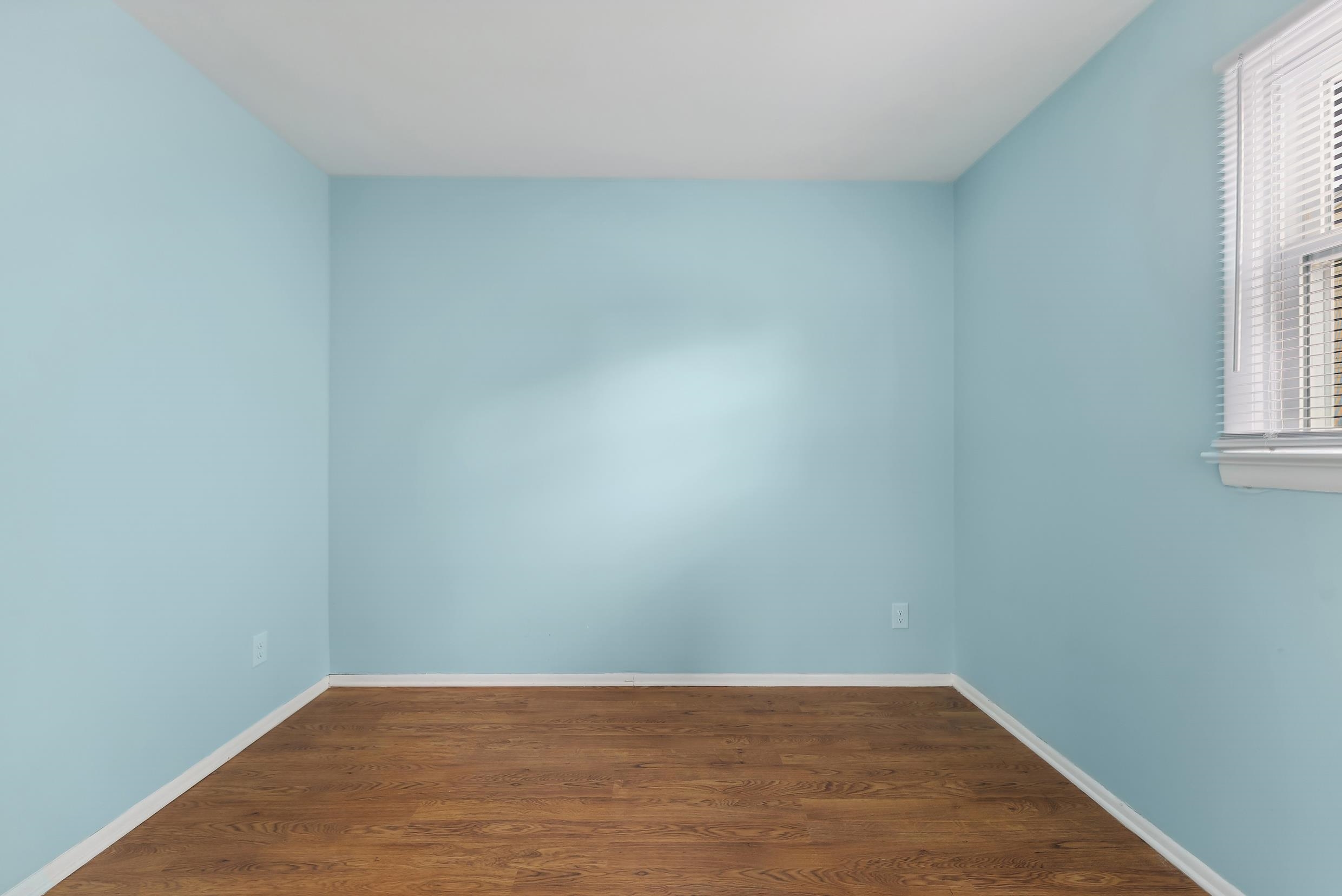 127 Broadway Villas, NJ 08251 - Photo 21 of 30 a view of an empty room and window