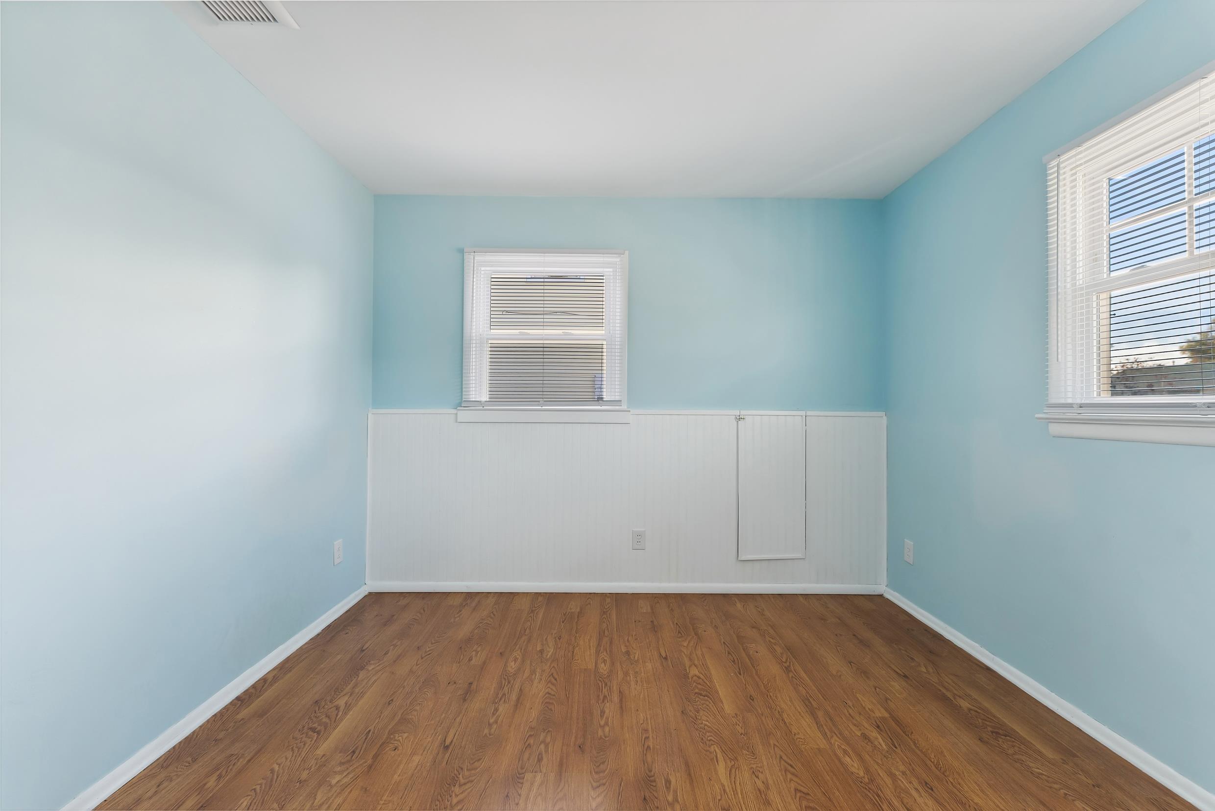 127 Broadway Villas, NJ 08251 - Photo 22 of 30 an empty room with wooden floor and windows