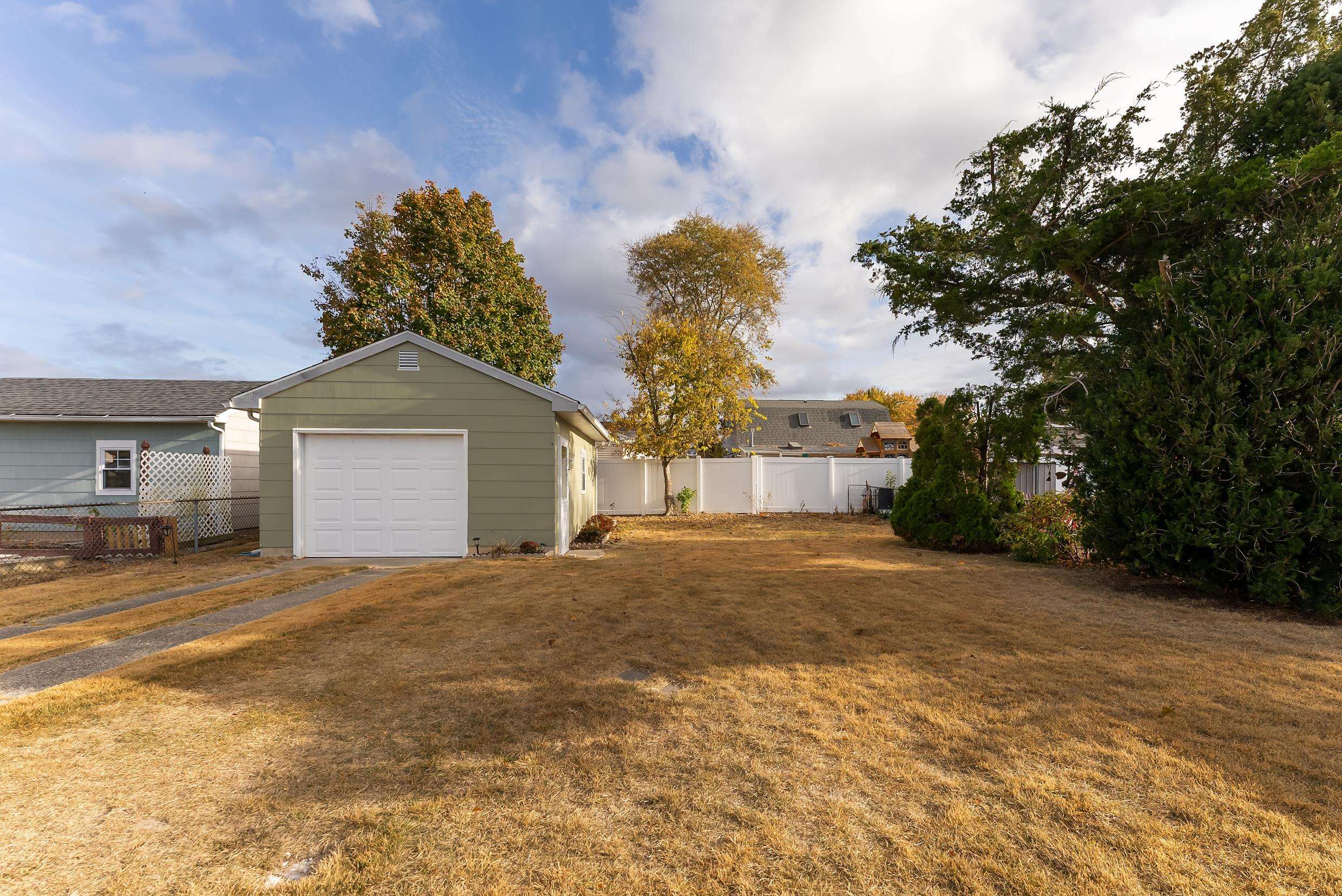 127 Broadway Villas, NJ 08251 - Photo 26 of 30 a view of a house with a yard and garage