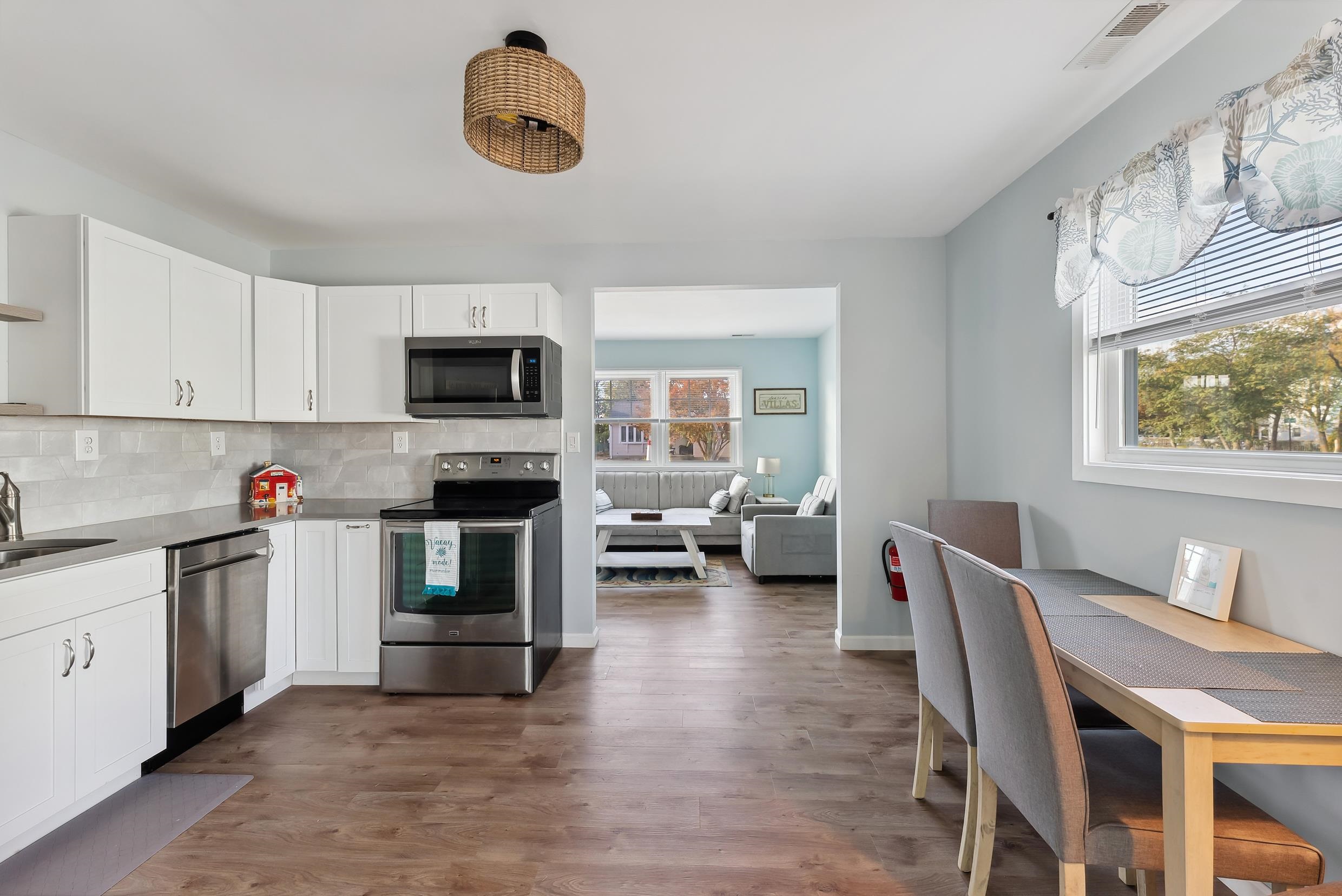 127 Broadway Villas, NJ 08251 - Photo 4 of 30 a kitchen with furniture wooden floor and a window
