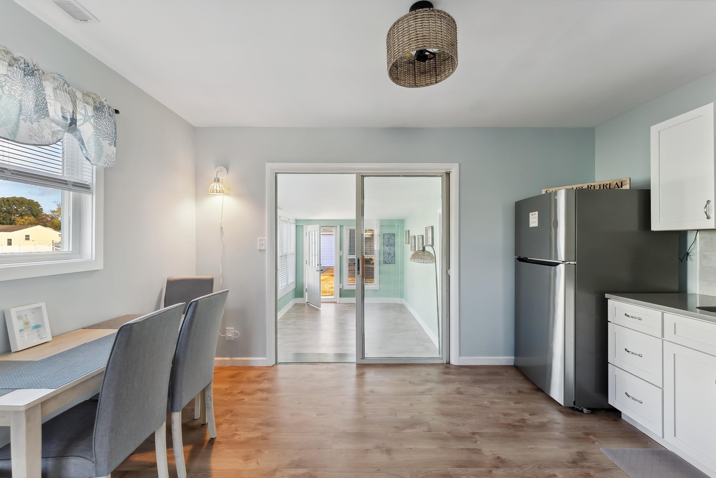 127 Broadway Villas, NJ 08251 - Photo 7 of 30 a view of a livingroom with kitchen and furniture