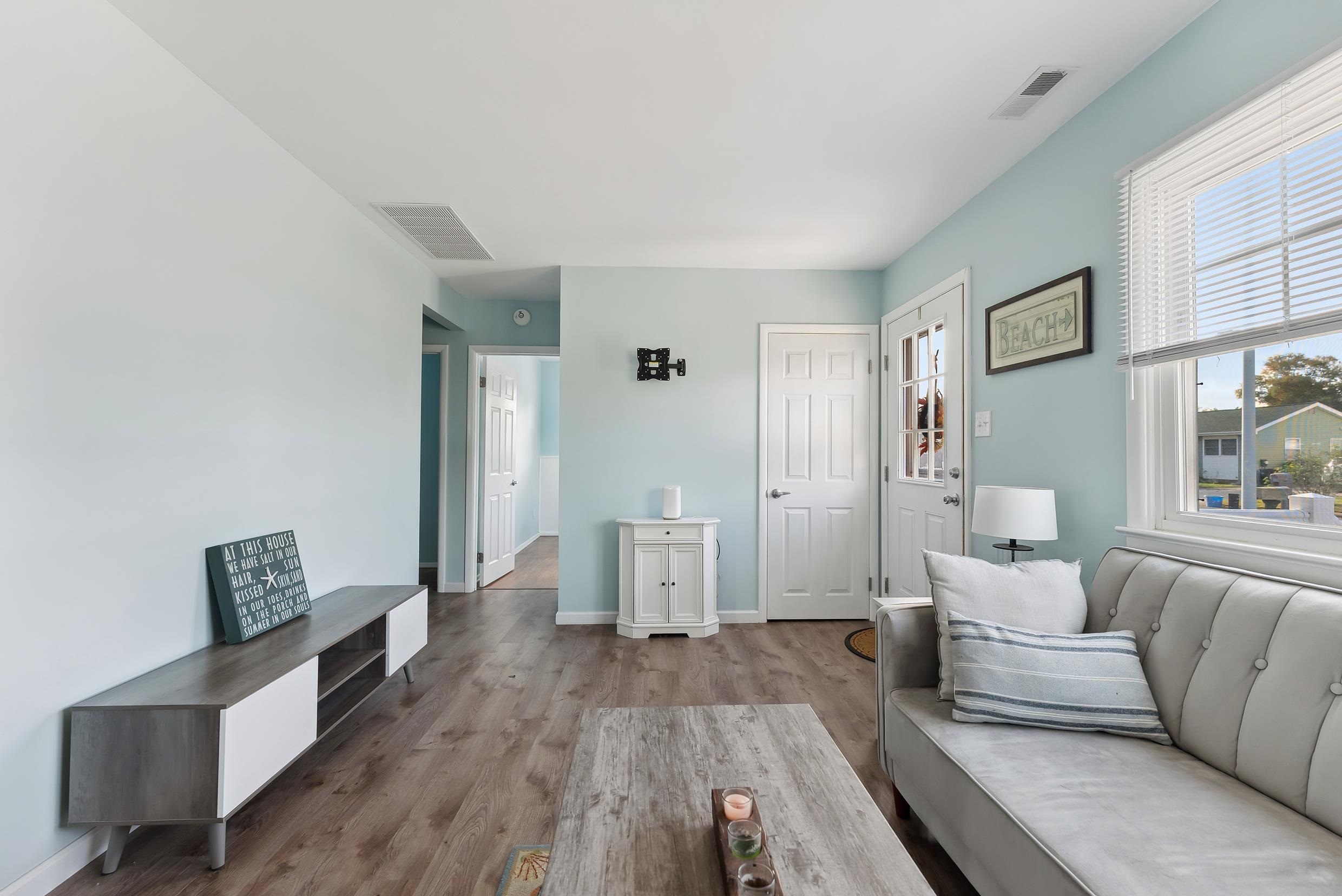 127 Broadway Villas, NJ 08251 - Photo 9 of 30 a living room with furniture and a wooden floor