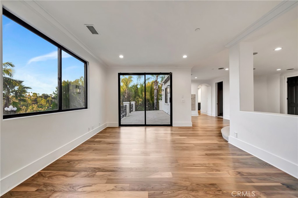 4165 Elm View Encino, CA 91316 - Photo 33 of 49 a view of an entryway