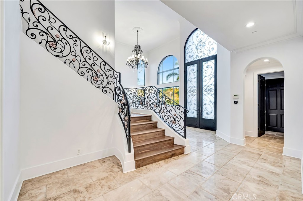 4165 Elm View Encino, CA 91316 - Photo 6 of 49 a view of entryway