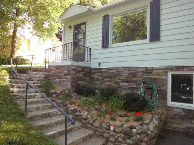 $2,100 | 2336 Ives Lane North, Plymouth, MN 55441