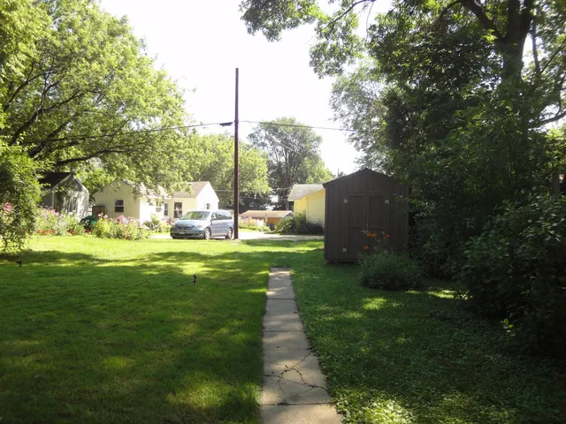 $2,100 | 2336 Ives Lane North, Plymouth, MN 55441