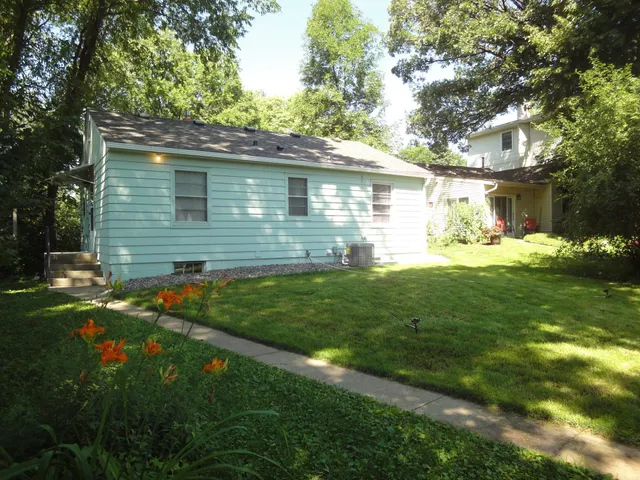 $2,100 | 2336 Ives Lane North, Plymouth, MN 55441