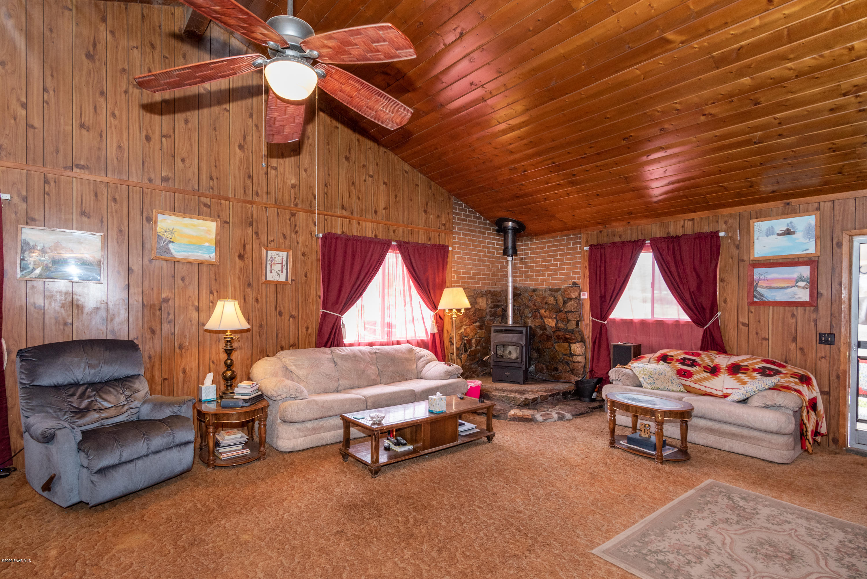 6373 South Country Road Mayer, AZ 86333 - Photo 8 of 38 Living Room