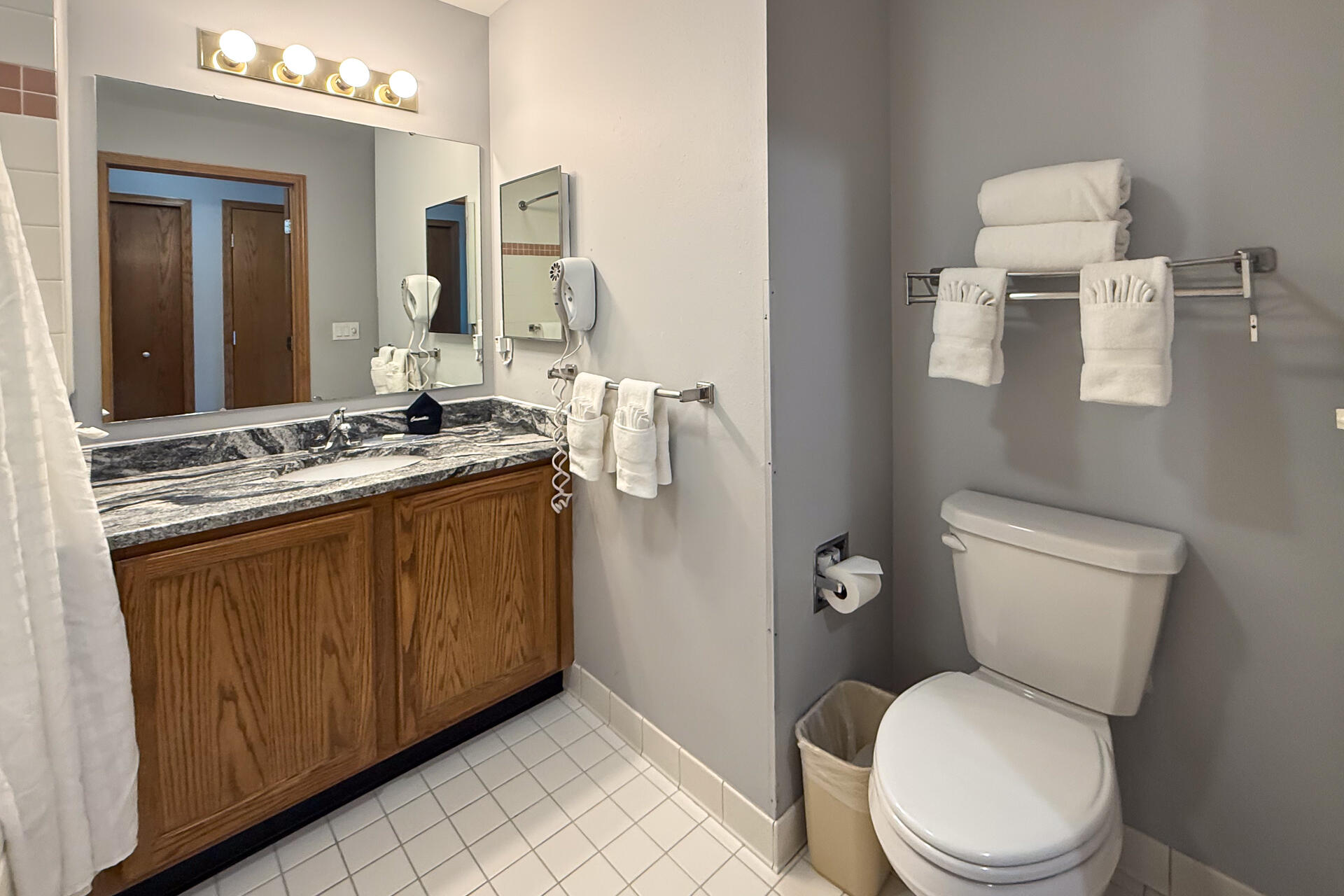 111 Center Street, Unit 403 Lake Geneva, WI 53147 - Photo 11 of 29 Bathroom 1