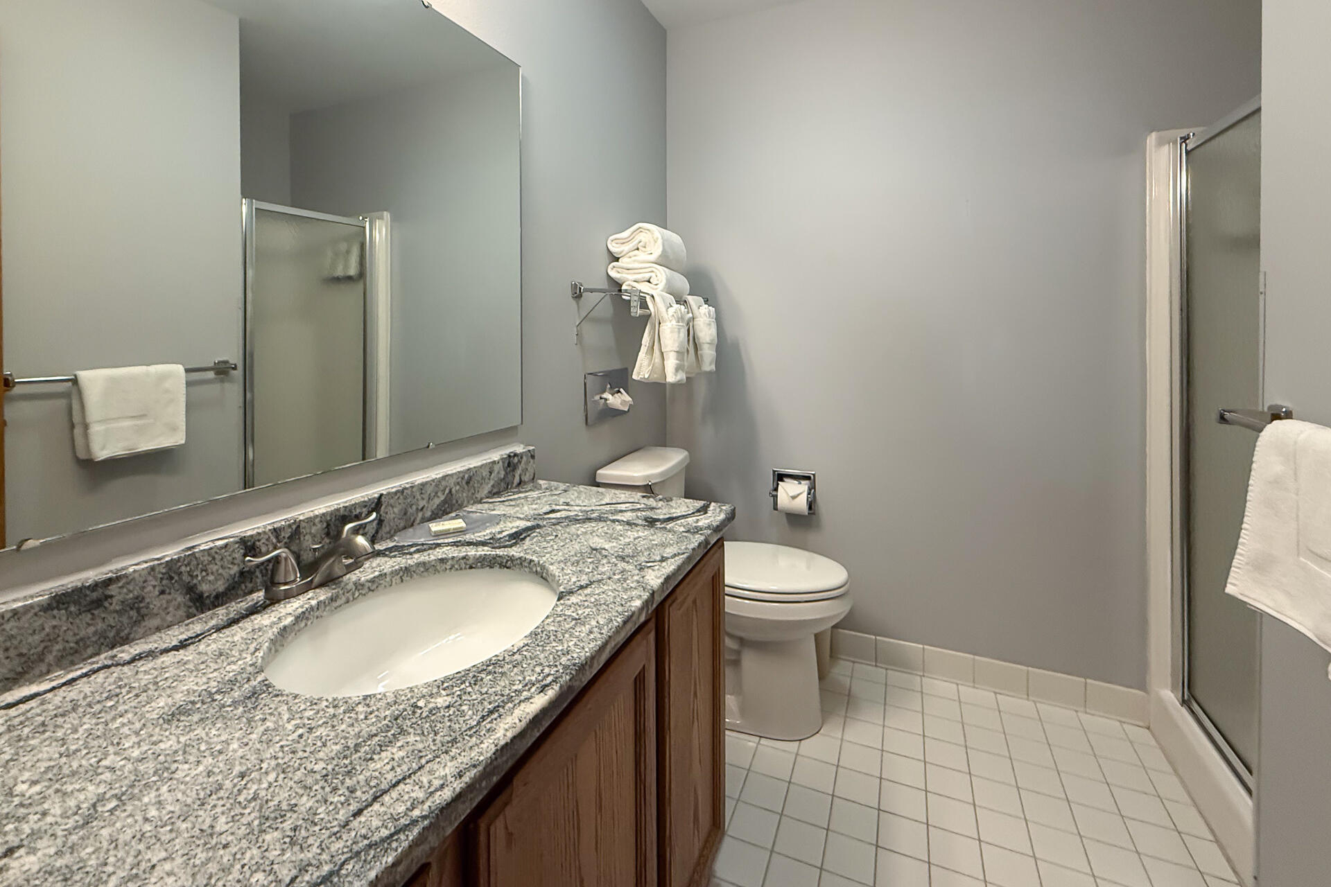 111 Center Street, Unit 403 Lake Geneva, WI 53147 - Photo 13 of 29 Bathroom 2
