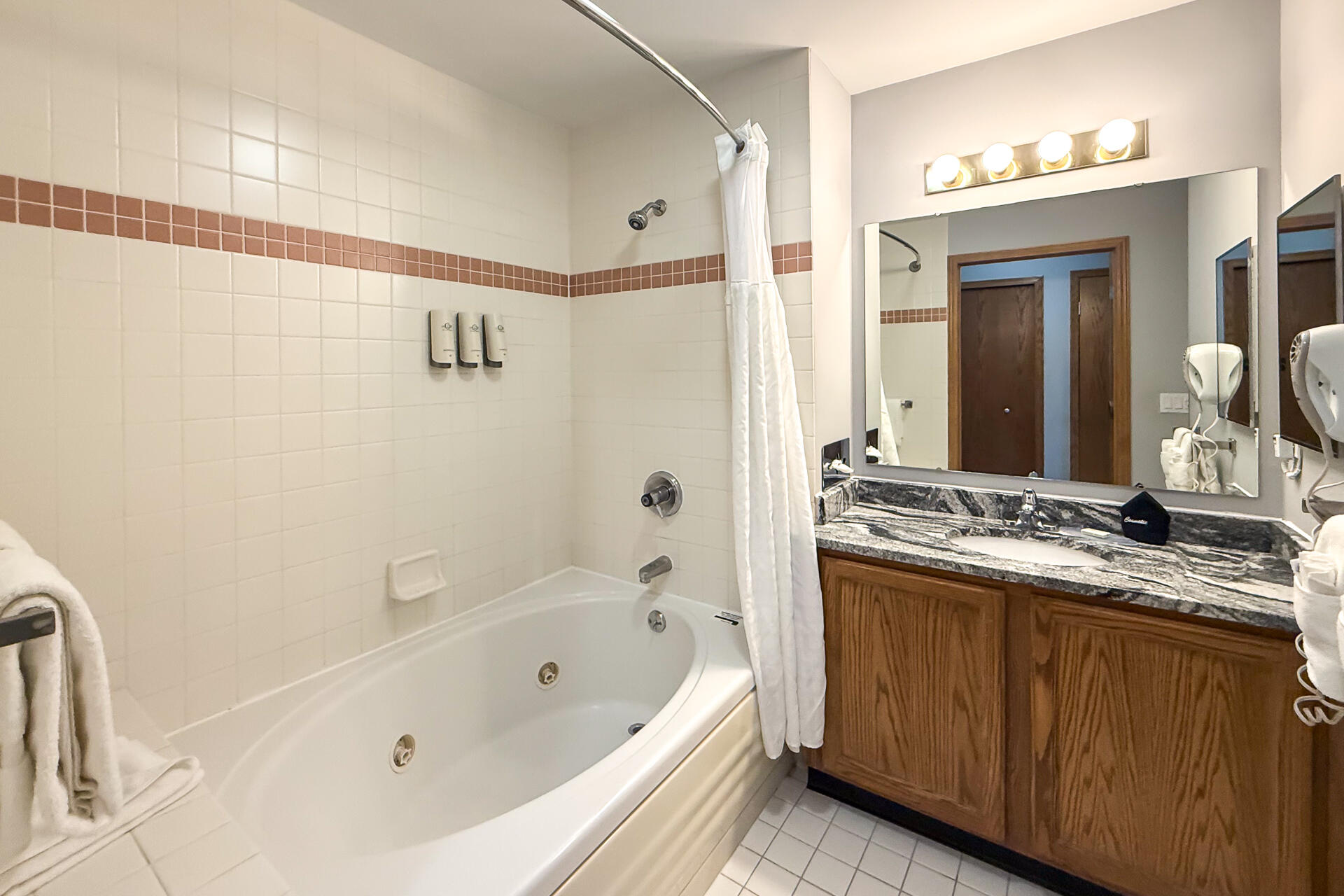 111 Center Street, Unit 403 Lake Geneva, WI 53147 - Photo 10 of 29 Bathroom 1