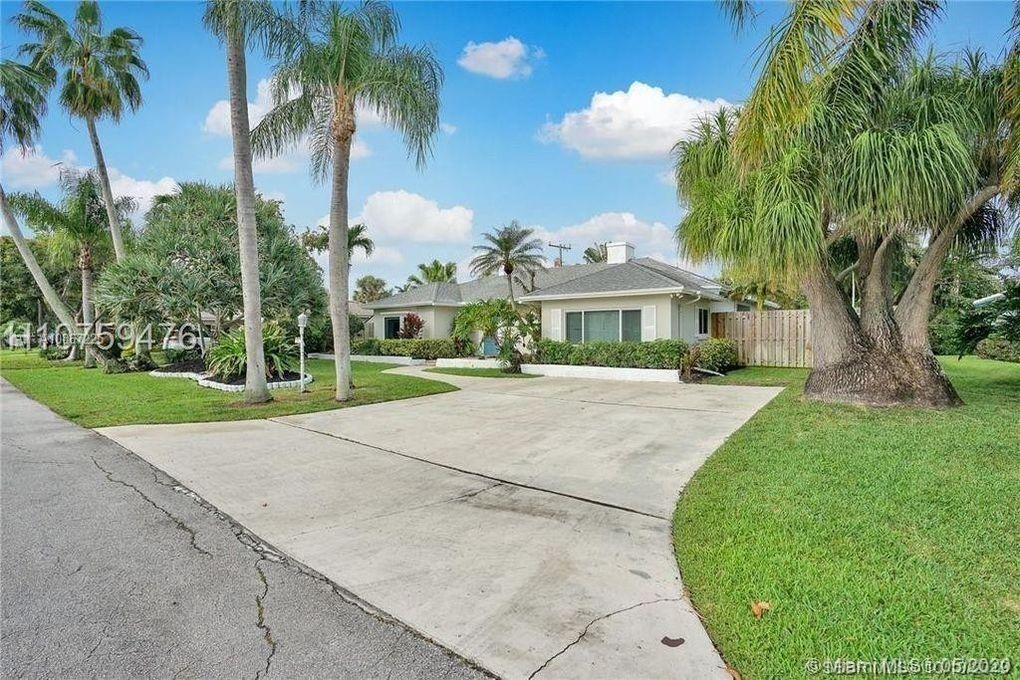 261 Northwest 11th Avenue Boca Raton, FL 33486 - Photo 13 of 14 a view of a house with a yard and palm trees