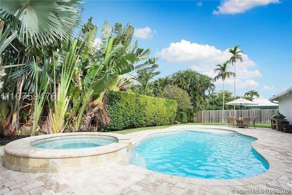 261 Northwest 11th Avenue Boca Raton, FL 33486 - Photo 2 of 14 a view of a backyard