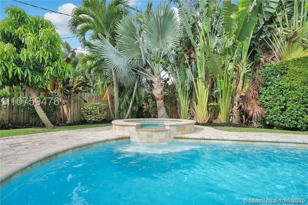 261 Northwest 11th Avenue Boca Raton, FL 33486 - Photo 3 of 14 a view of a back yard