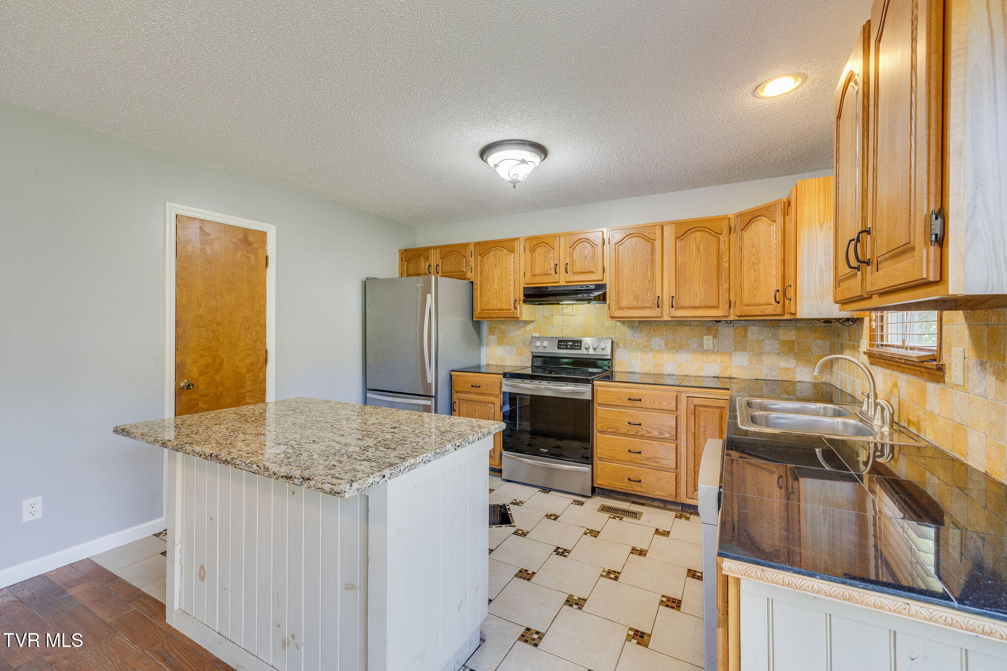 2015 Ridgefield Road Johnson City, TN 37601 - Photo 10 of 48 009