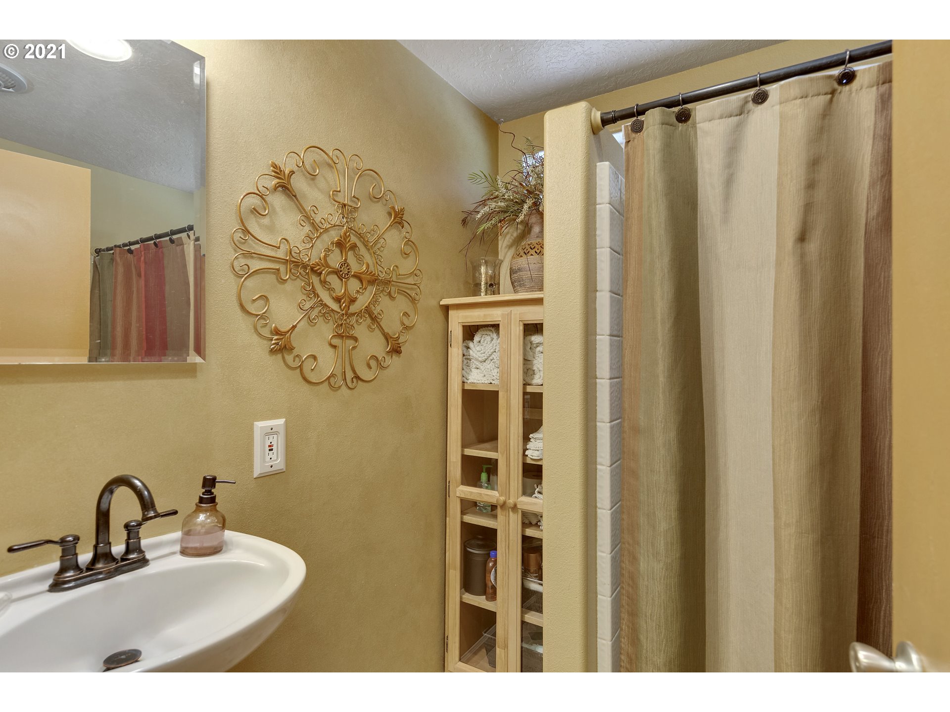 715 Aplin Road White Salmon, WA 98672 - Photo 14 of 27 Gallery Image 14