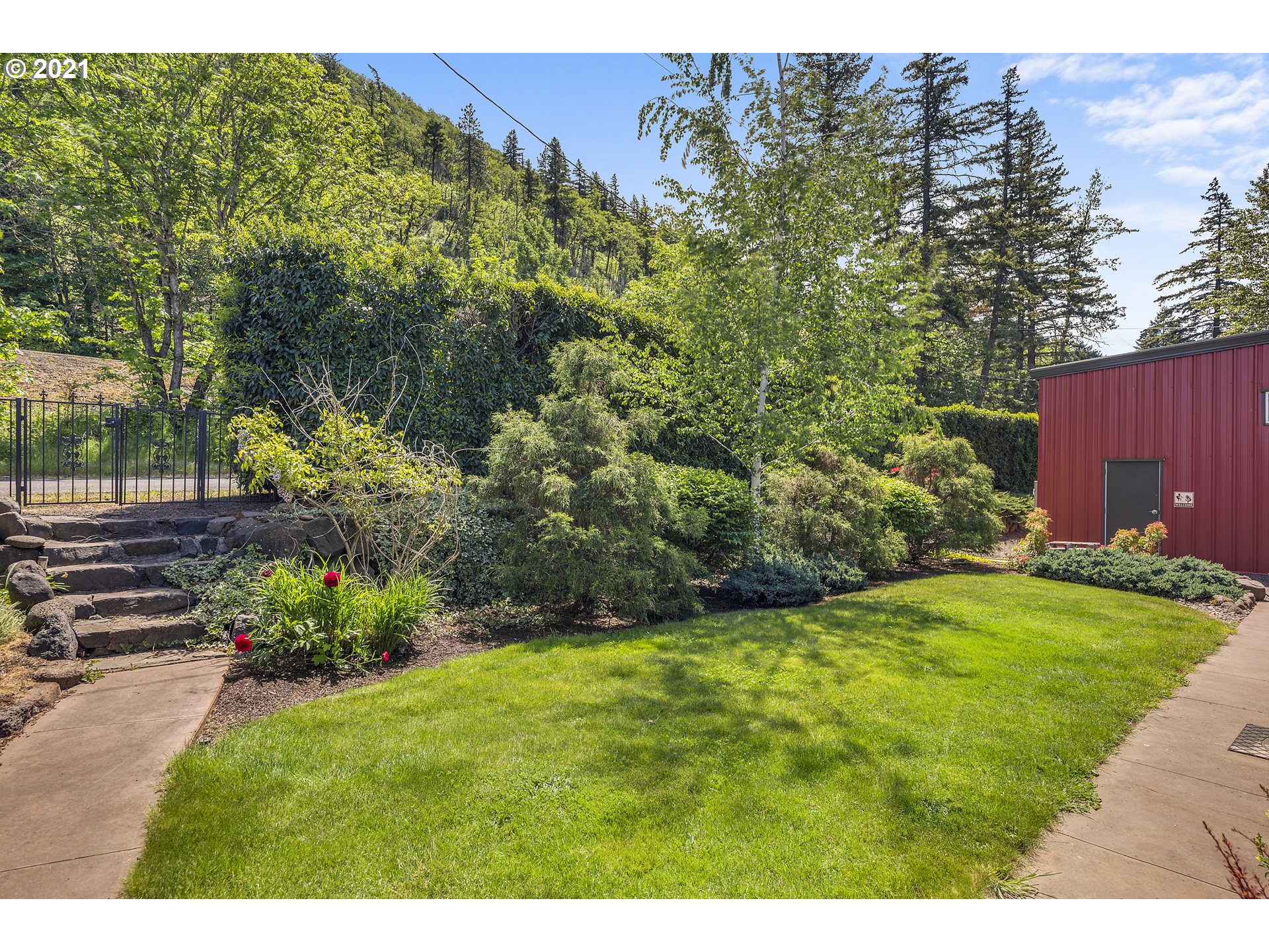715 Aplin Road White Salmon, WA 98672 - Photo 3 of 27 Gallery Image 3