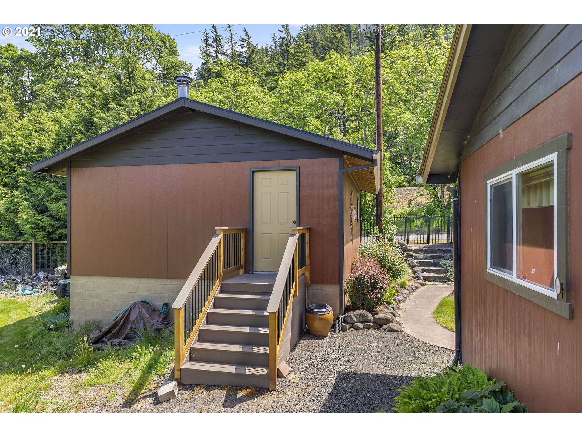 715 Aplin Road White Salmon, WA 98672 - Photo 4 of 27 Gallery Image 4
