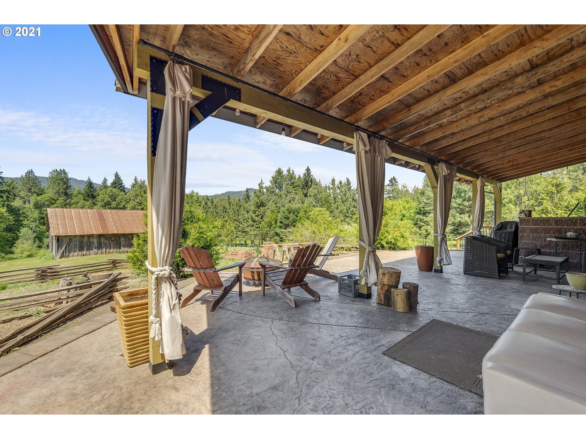715 Aplin Road White Salmon, WA 98672 - Photo 6 of 27 Gallery Image 6