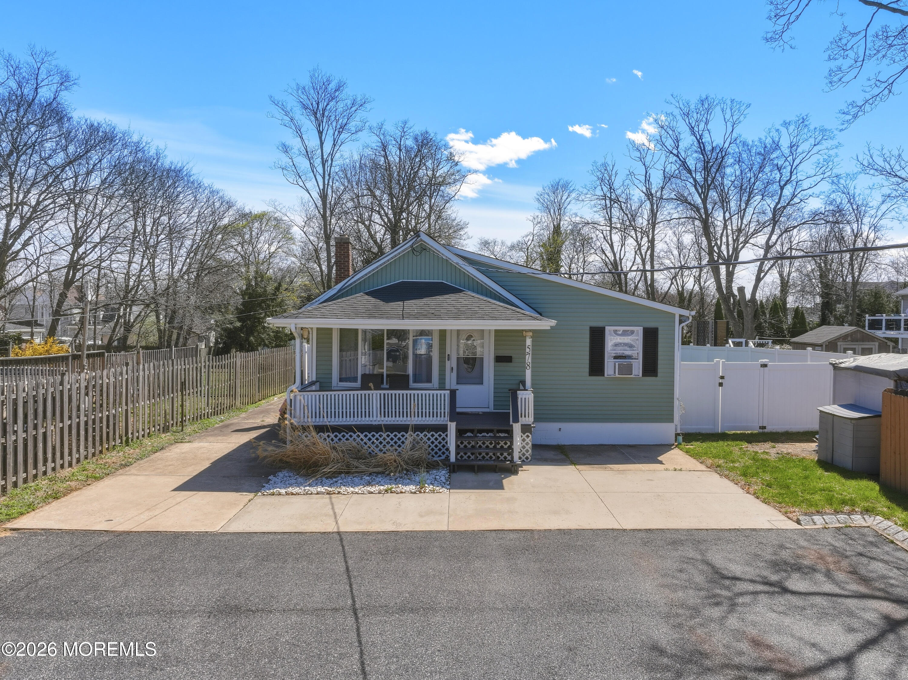 578 High Street Long Branch, NJ 07740 - Photo 3 of 37 a front view of a house with a yard