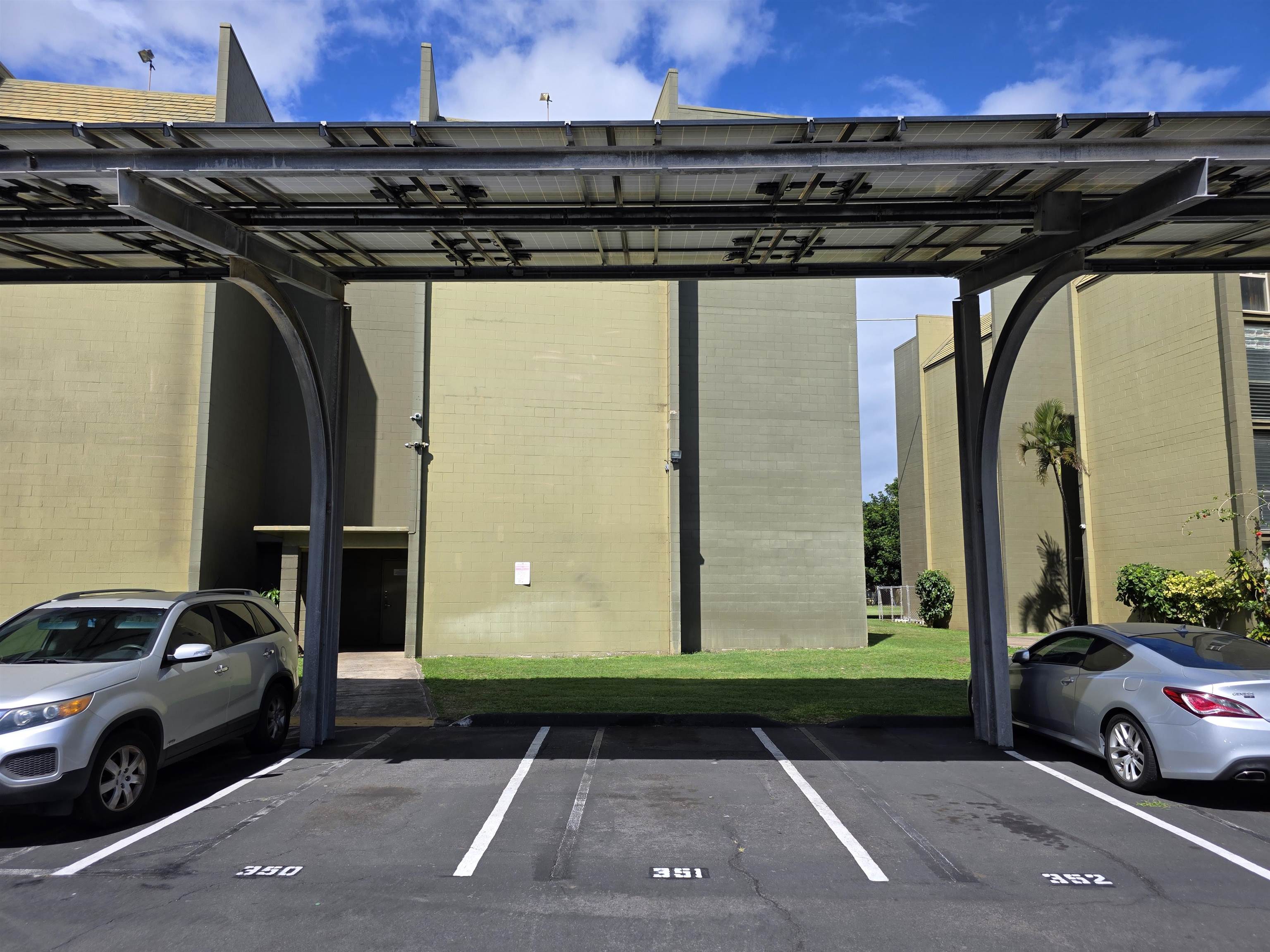 111 Kahului Beach Road, Unit B306 Kahului, HI 96732 - Photo 20 of 29 a car parked in front of a building