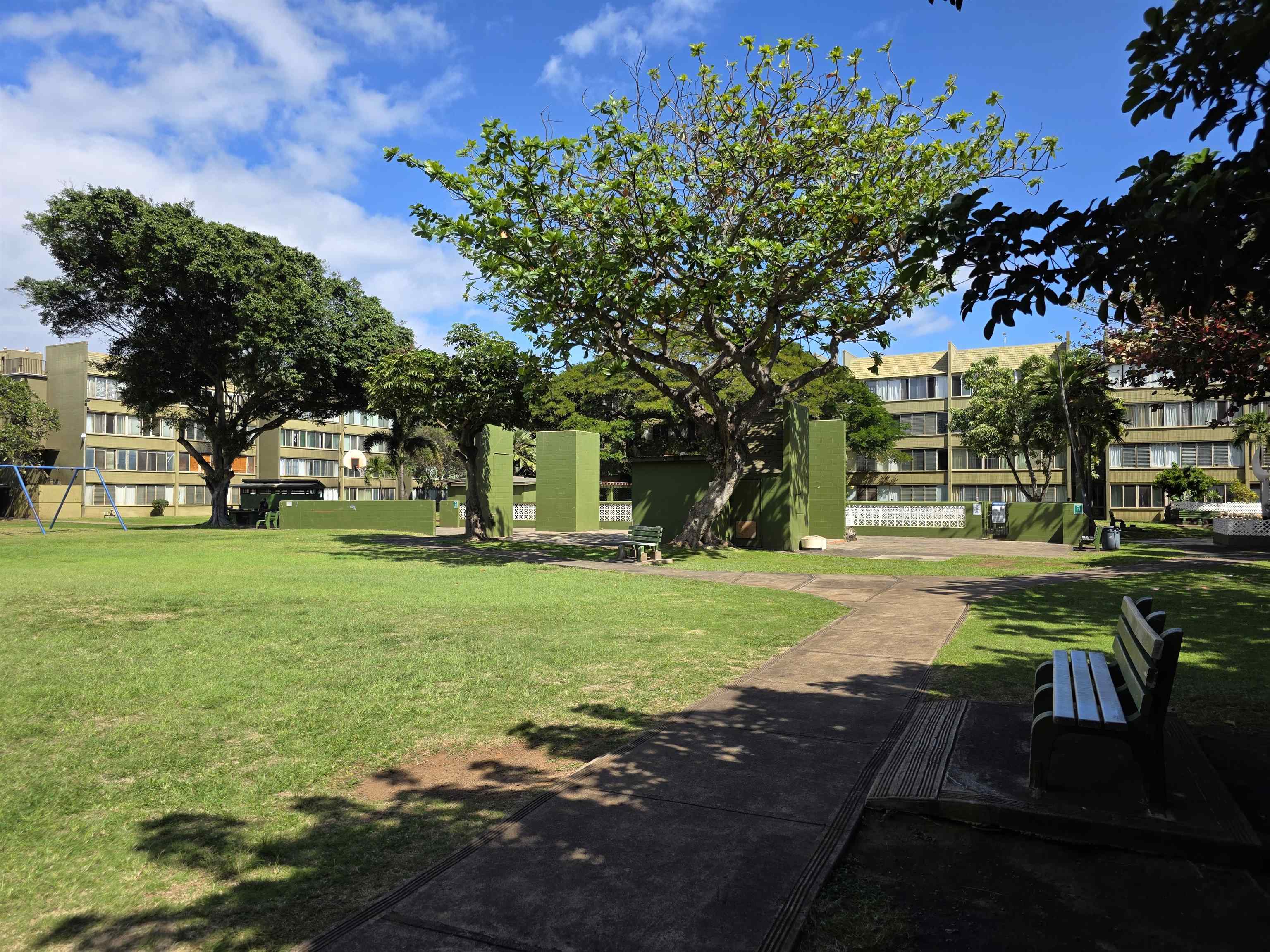 111 Kahului Beach Road, Unit B306 Kahului, HI 96732 - Photo 26 of 29 a view of a park with large trees