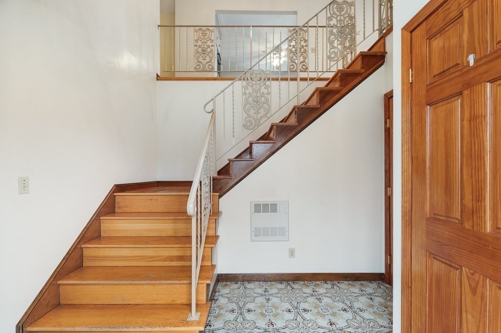 35 Reservoir Road Gloucester, MA 01930 - Photo 14 of 39