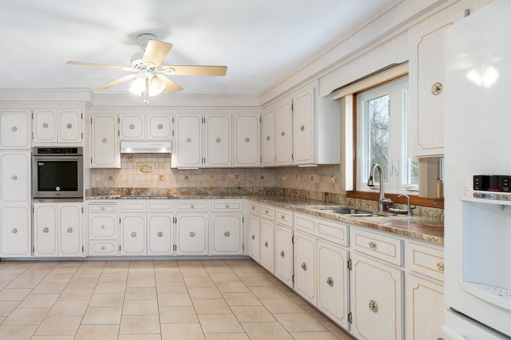 35 Reservoir Road Gloucester, MA 01930 - Photo 19 of 39